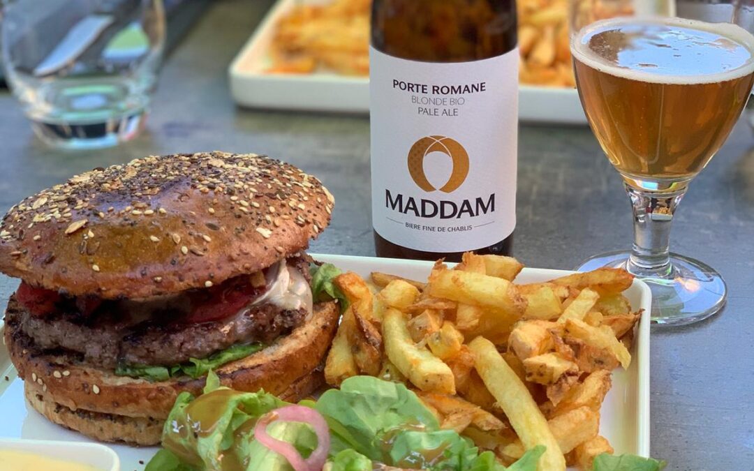 Accord mets & bières : la Maddam et le burger de L’Authentique Burger, un duo irrésistible !